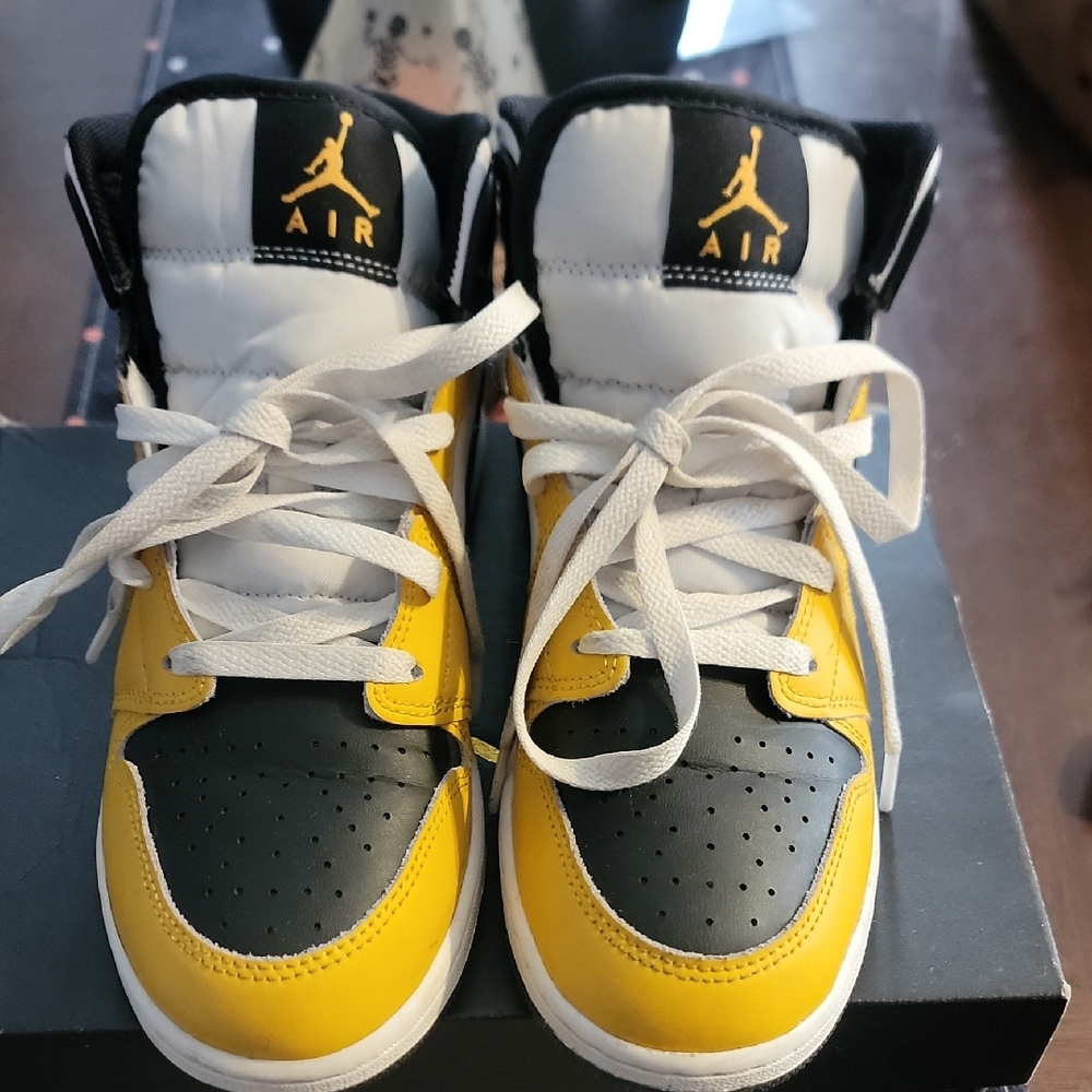 Jordan Kids Sneakers - Yellow and Black
